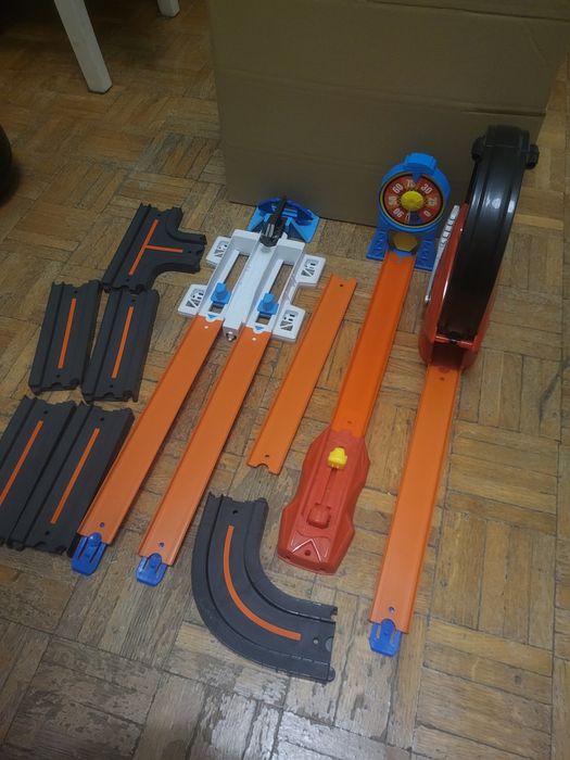 Garaż Hot Wheels i dodatki
