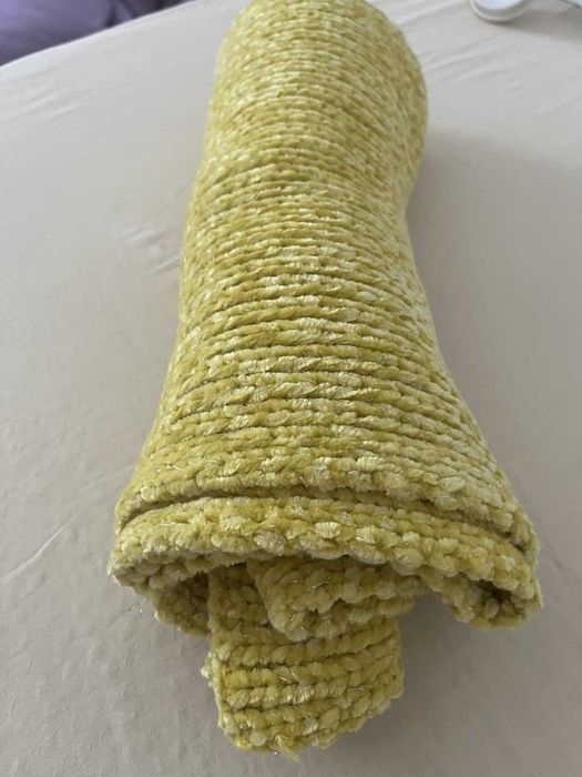 Cachecol grosso em chenille amarelo com fio brilhante (33x150 cm)