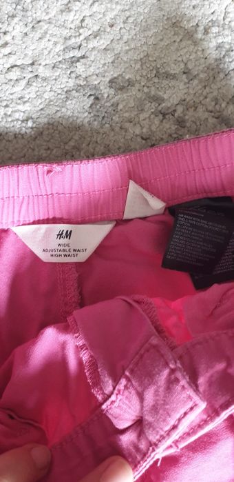 Sliczne spodnie z kieszeniami po bokach cargo  H&M