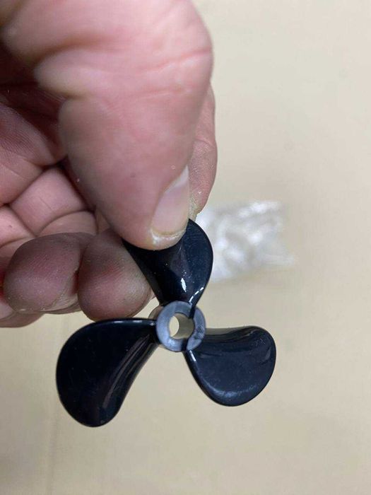 Гвинт гребний 4 на 44мм 3-х лопатевий