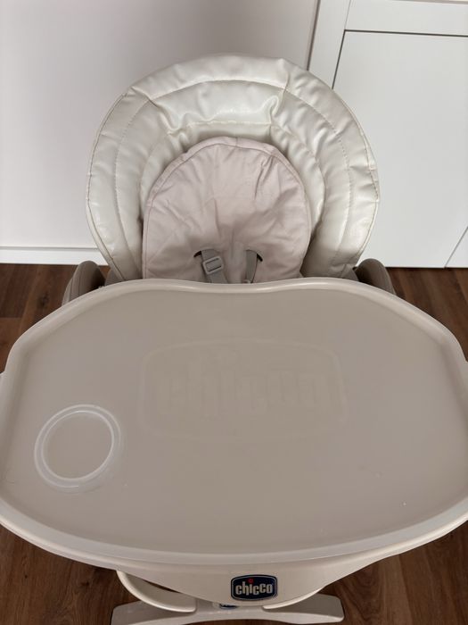 Cadeira de refeição para bebé em bom estado