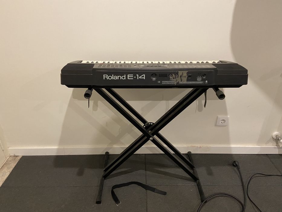 Piano eletronico Roland E-14