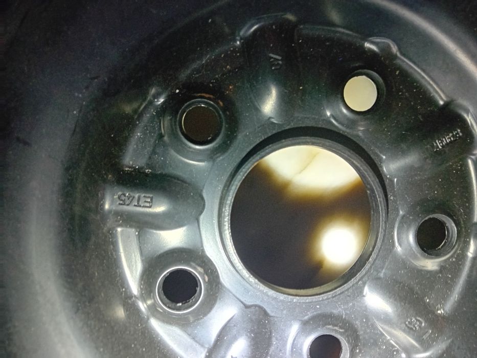 Jantes de ferro 16 polegadas, 5 furos, novas com tampões.Toyota AURIS