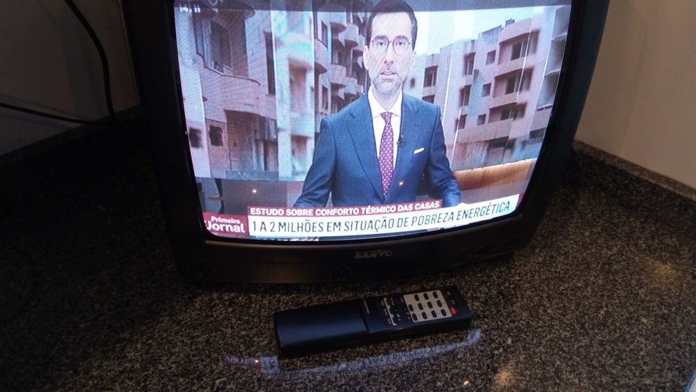 Televisão Sanyo Ecrã de 35cm (13")