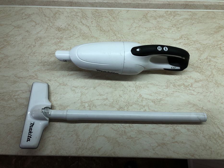 Акумуляторний пилосос Makita DCL181F