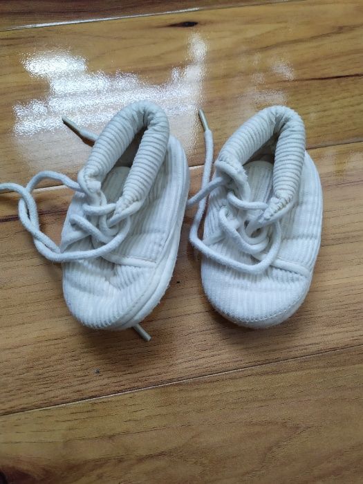 ubranko do chrztu 68 buciki dla chłopca