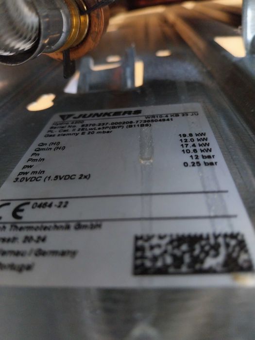 Gazowy przepływowy podgrzewacz do wody Junkers Hydro 4200 WR 9/10-4KB