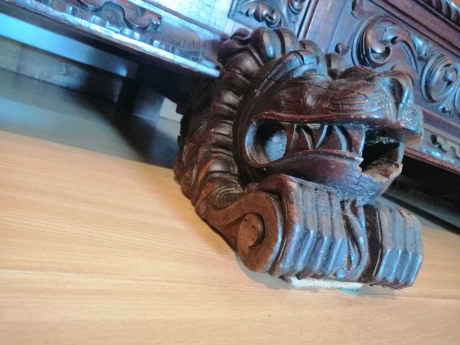 Estante decorativa, requintada e de qualidade (Nogueira)