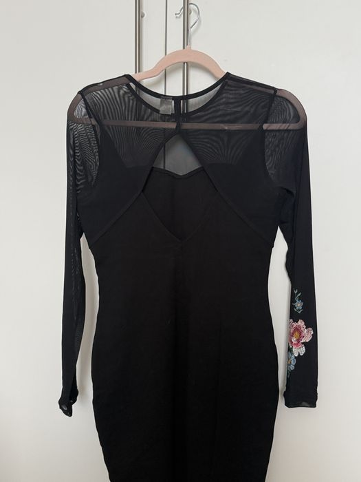 Плаття з українською вишивкою , чорне та червоне