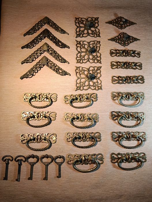 Ferragens Antigas em Latão/Bronze para restauro de móveis