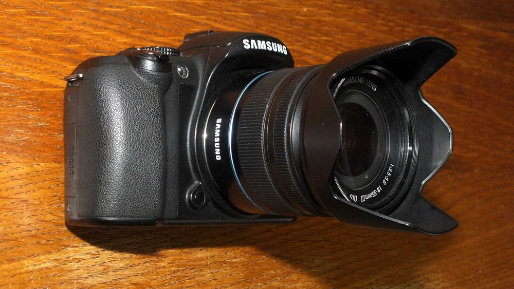 Беззеркальный компактный фотоаппарат Samsung NX10 Body / Объектив 18-55 мм