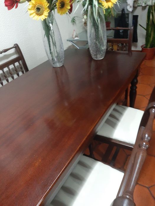 Conjunto mesa e 6 cadeiras