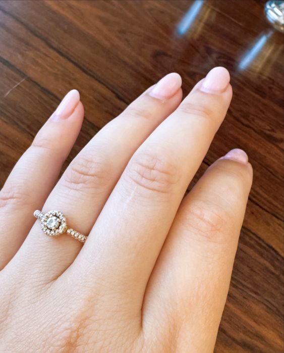 Anel em Ouro com Diamantes – Elegante e Delicado