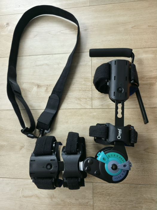 Orteza łokcia QMED Elbow Pro Plus (Prawa) + Temblak GRATIS
