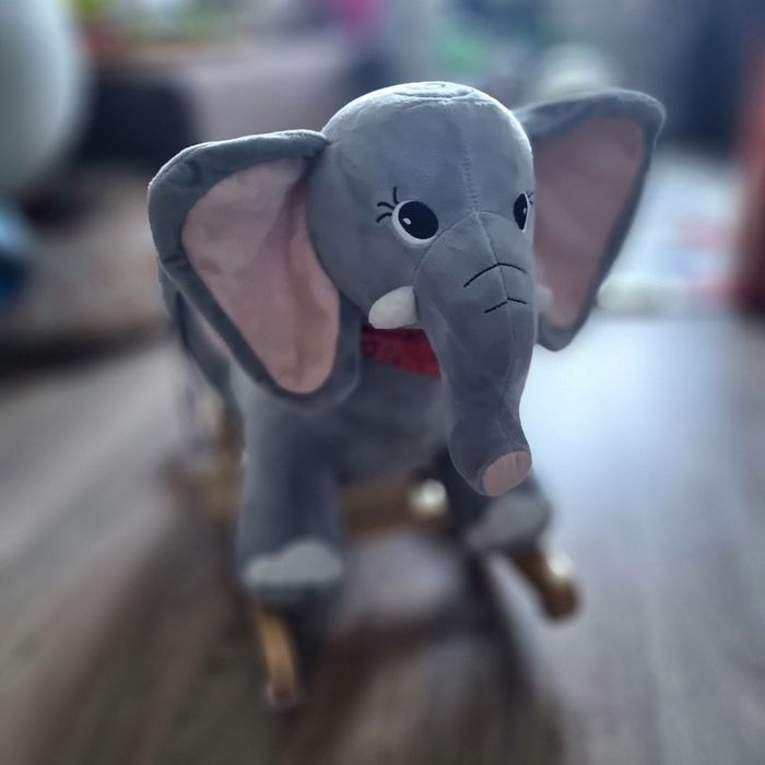 Крісло качалка музична