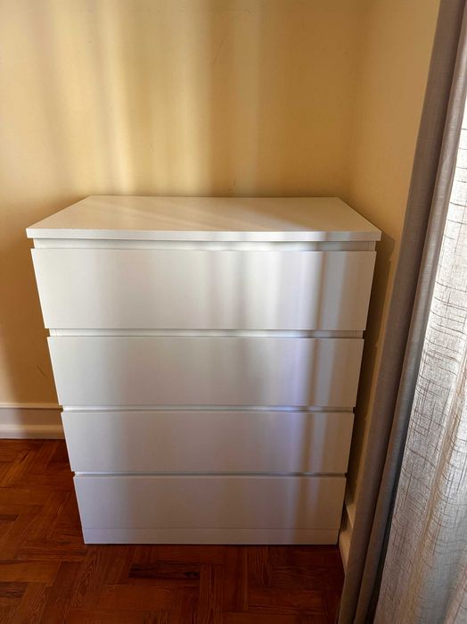 Cómoda IKEA MALM 4 Gavetas Branca – Como Nova