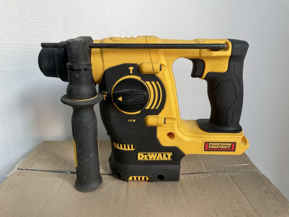 Акумуляторний перфоратор Dewalt DCH253