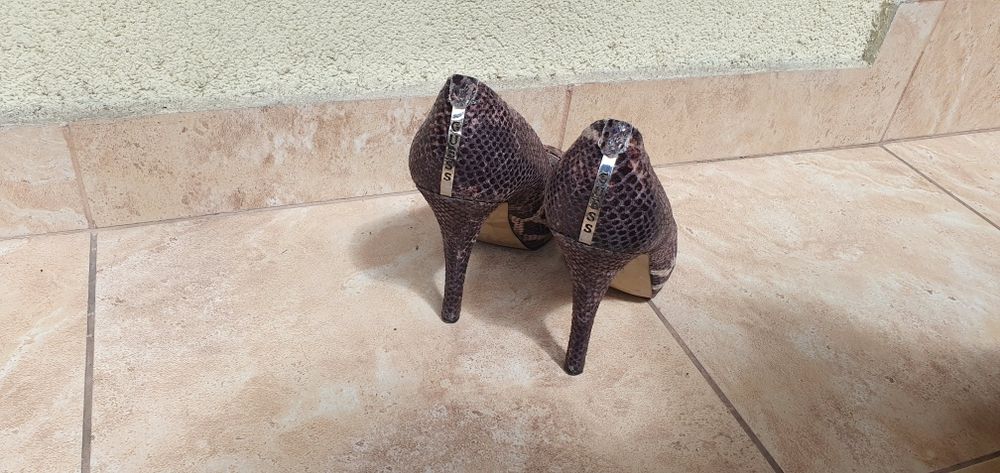 Buty szpilki GUESS rozmiar 36 wkładka 23cm wysokość 12cm
