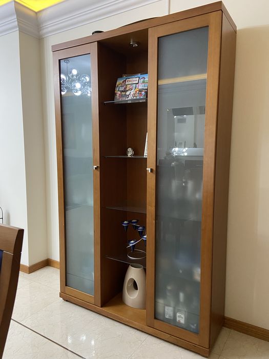 Venda de mobilia de sala de jantar completa.