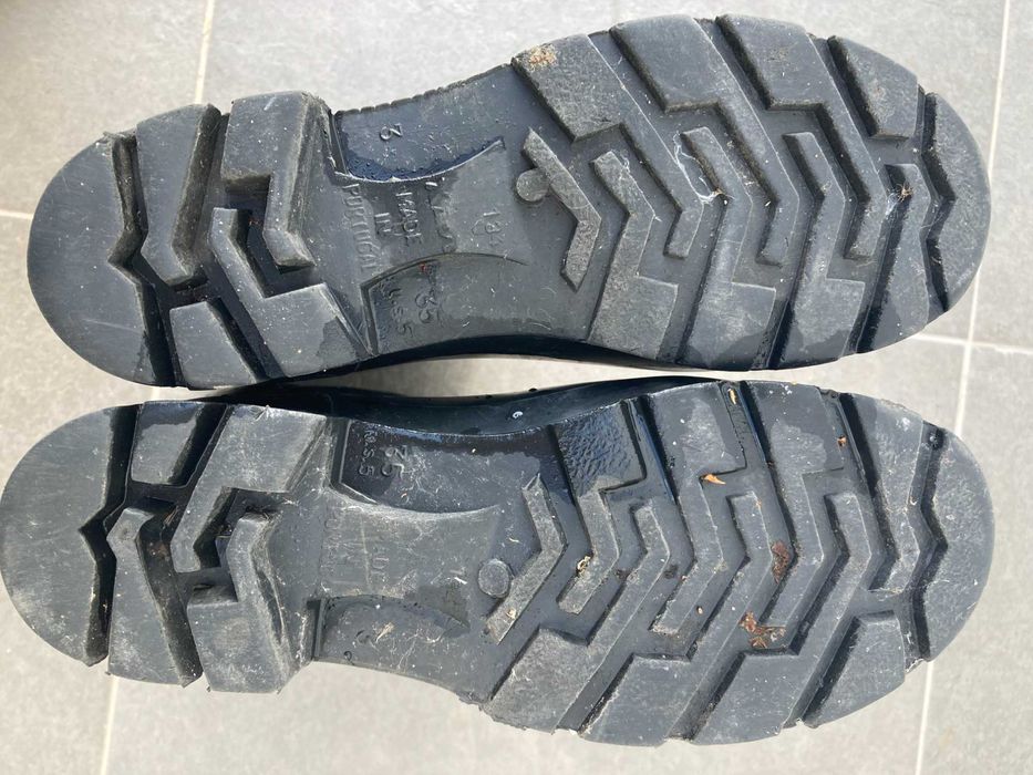 Galochas Pretas - 35