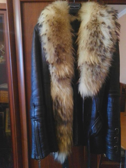 Зимова жіноча шкіряна куртка з натуральним хутром
