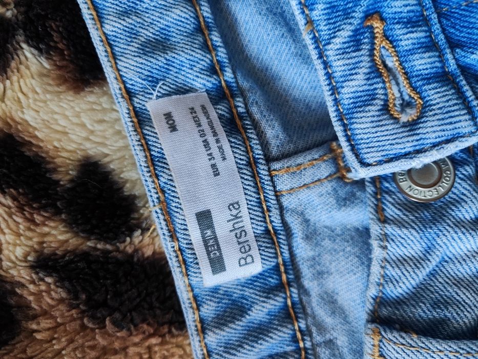 Джинси mom bershka 34 розмір