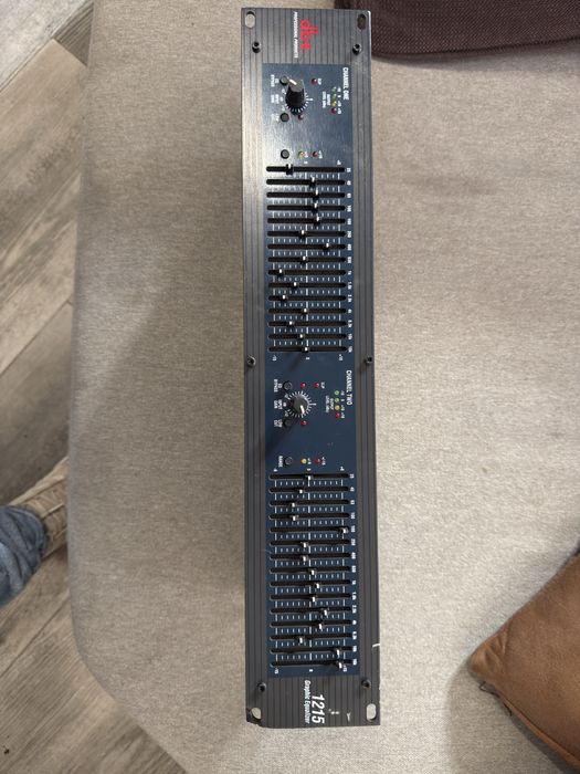 Vestax VMC-004FX + MOTU 828 MkII + dbx 1215