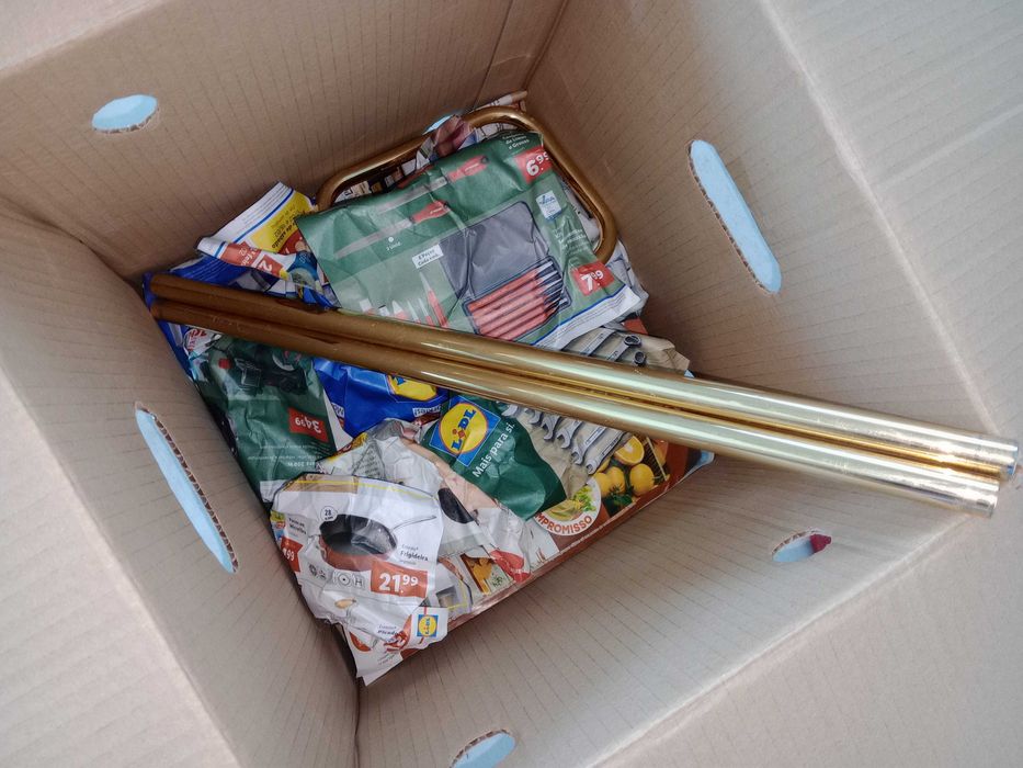 Conjunto de saboneteiras e toalheiros WC em cerâmica dourada