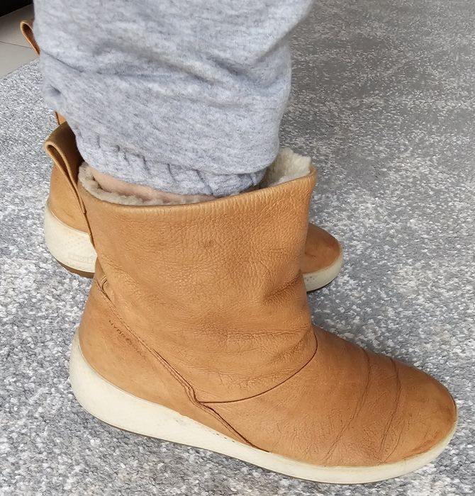 Продам зимові шкіряні жіночі сапожки, ботинки ECCO