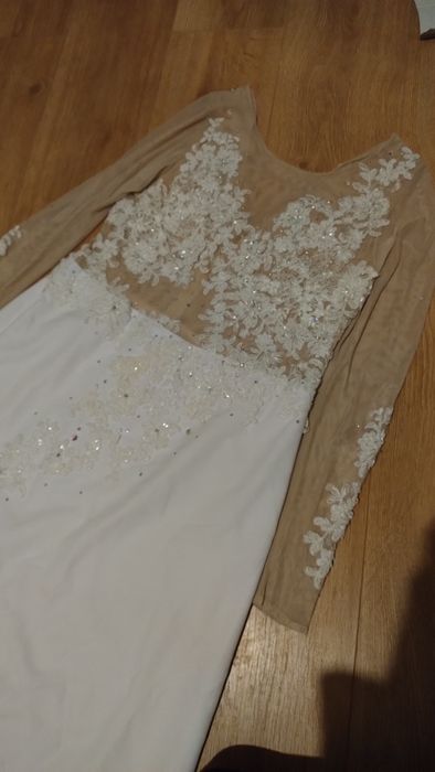 Suknia ślubna z cyrkoniami