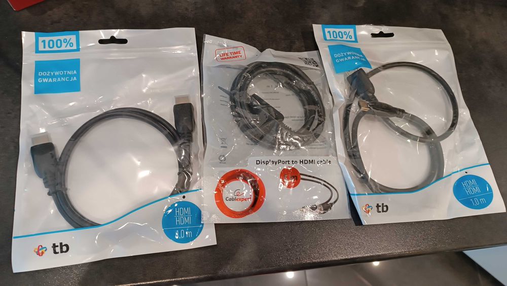 Trzy kable HDMI metrowe