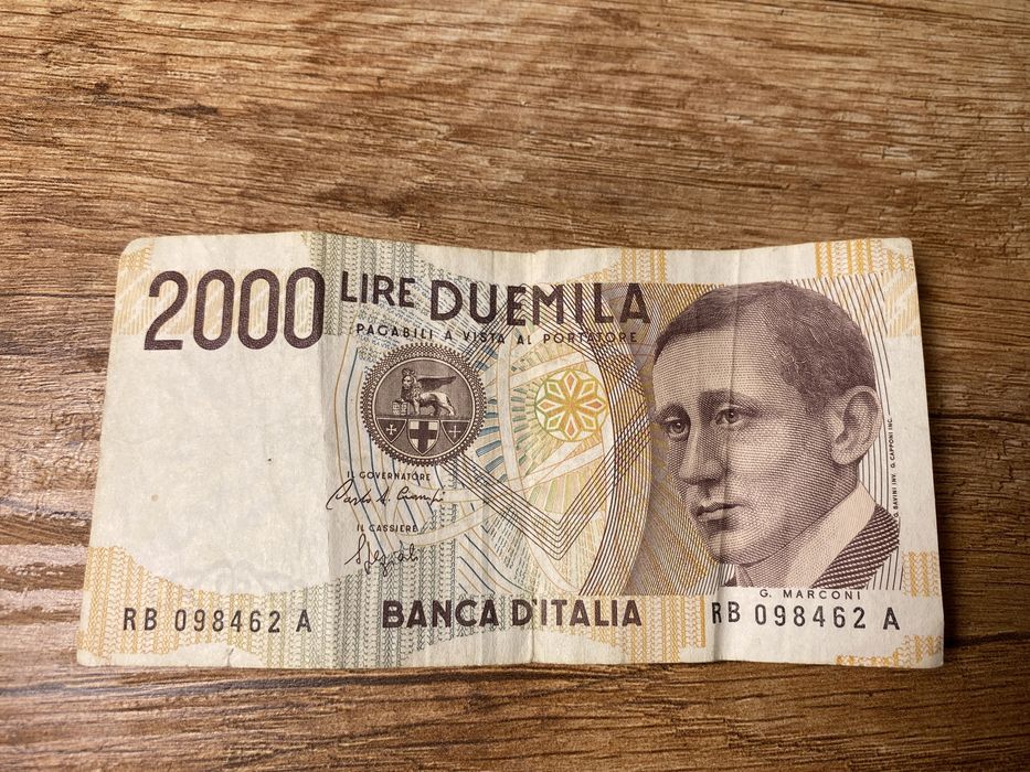 Włochy 2000 LIRE z 1990 roku - stan bardzo dobry