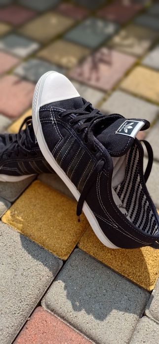Кеди з текстилю Adidas.