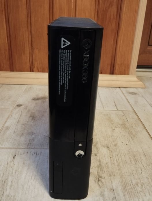 Продам Xbox 360 в хорошому стані