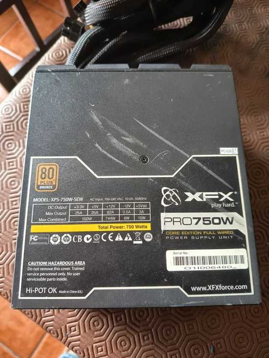 Fonte de Alimentação XFX PRO750W 750w 80+Bronze