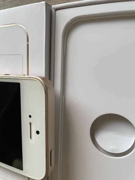 Apple iPhone SE 2016 (1 Gen)
