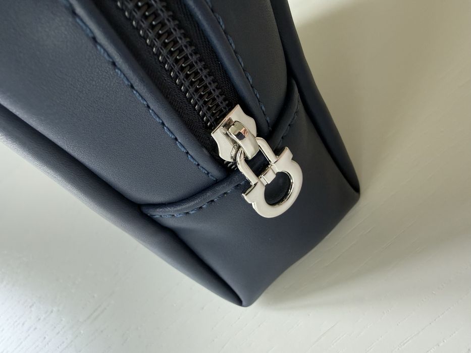 Продам косметичку Salvatore Ferragamo