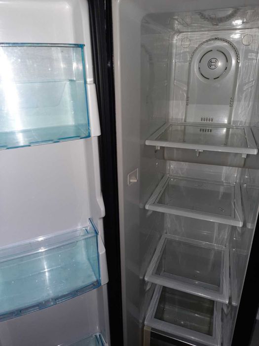 Продам недорого Холодильник з морозильною камерою Bosch Side by Side