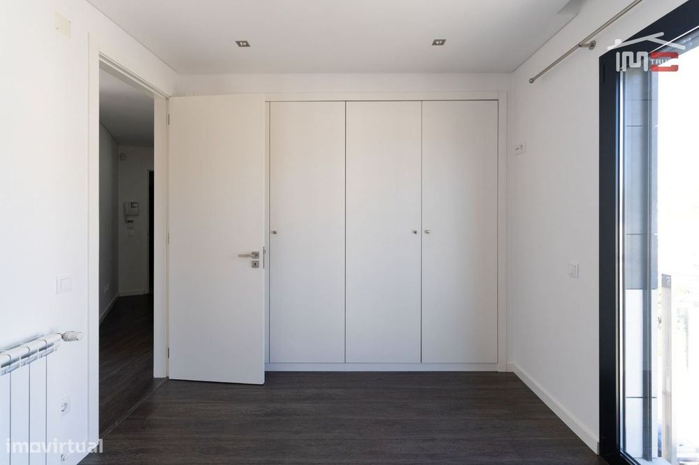 Apartamento T2 Com Cozinha Equipada  Como Novo Com Elevador E Garag...
