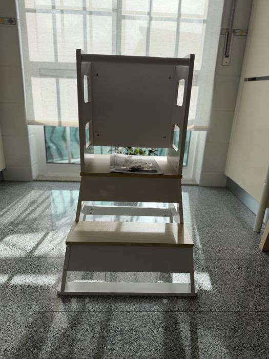 Torre de aprendizagem com quadro, 55x52,5x87,5cm branco | AIYAPLAY