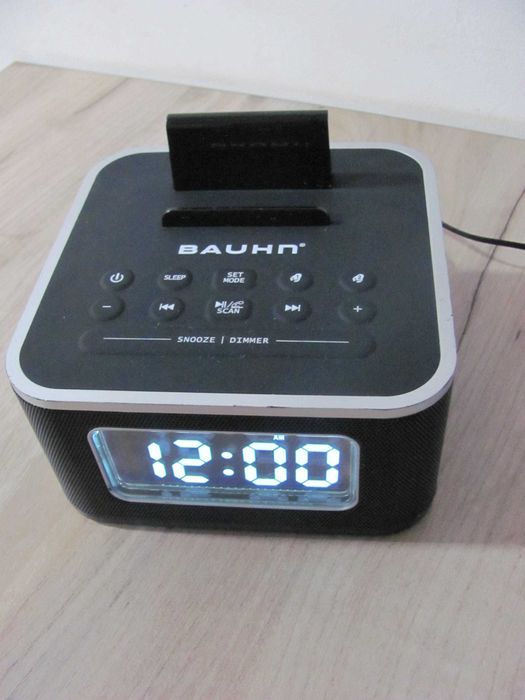 Radio z Budzikiem Bluetooth AUX Ładowanie BAUHN