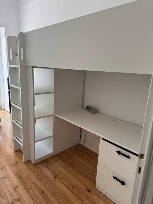 Cama alta IKEA SMÅSTAD com secretária e roupeiro – Excelente Estado