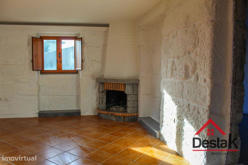 Moradia V3 em pedra situada em Viseu