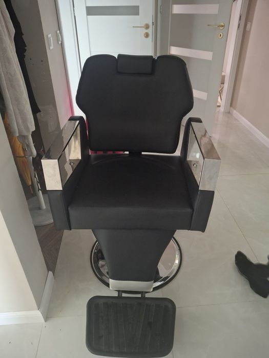 Jak nowy fotel barberski