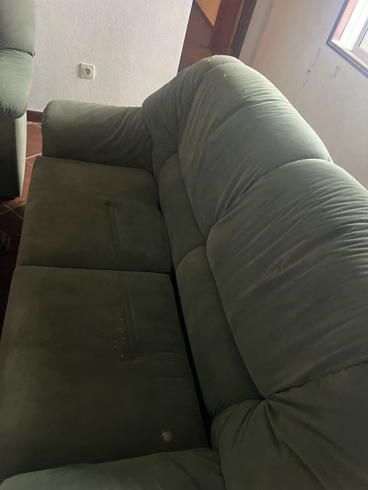 Conjunto de 3 sofas com mesa de centro