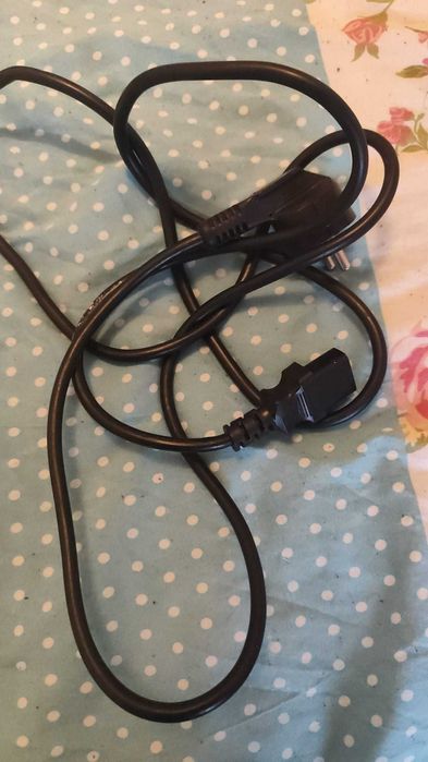 Cabo de Alimentação Universal (PC / Monitor / Eletrodomésticos)