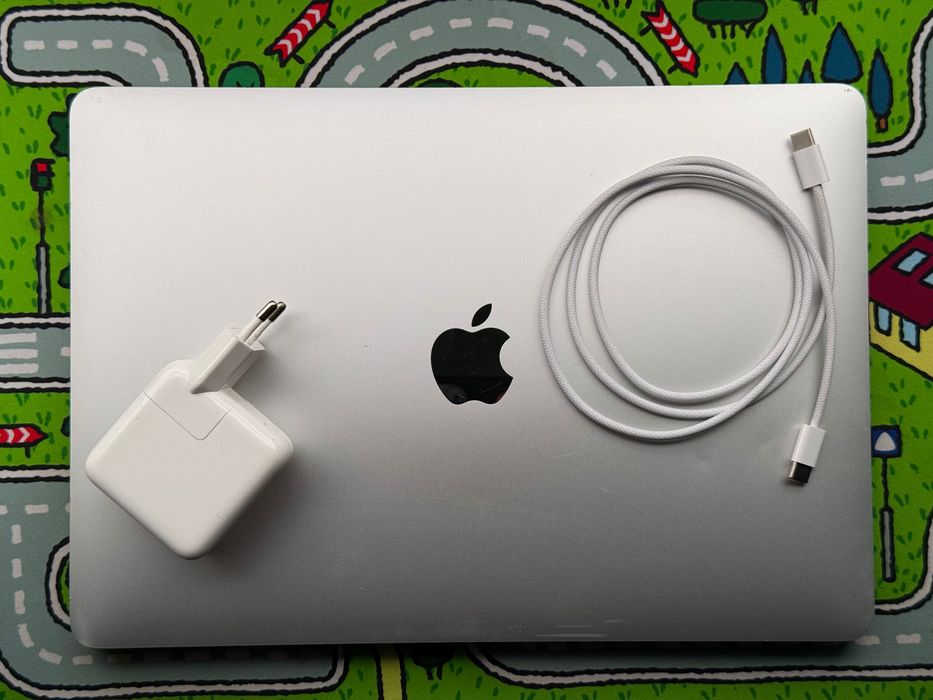 MacBook Air M1 8GB RAM, 512GB pamięci