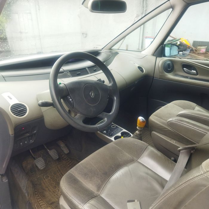 Семимісний мінівен