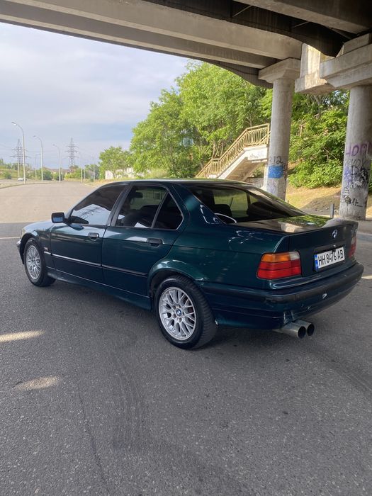 BMW E 36 мотор 1.6 бензин