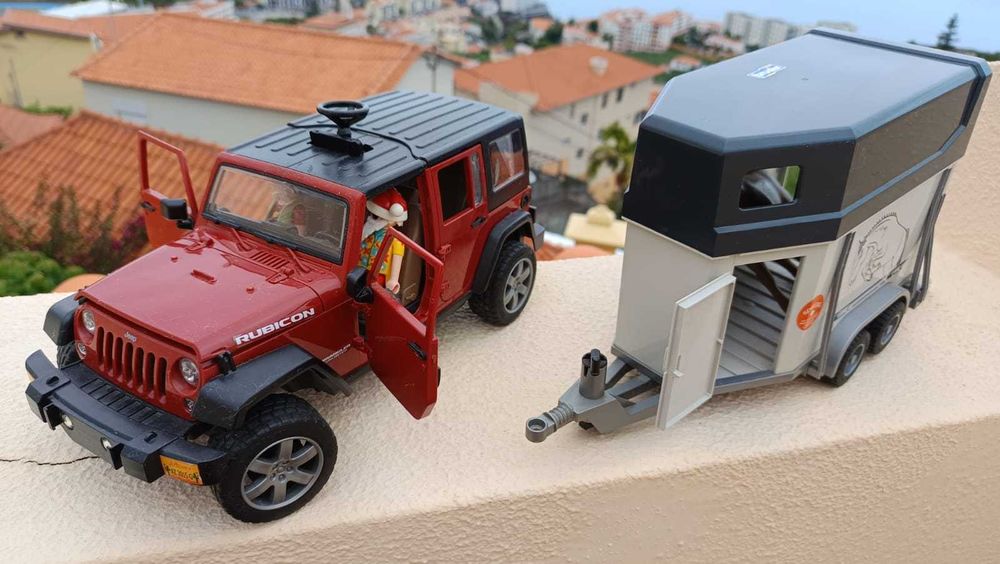 Bruder 2525 Jeep Wrangler Rubicon + box  + cavalo
